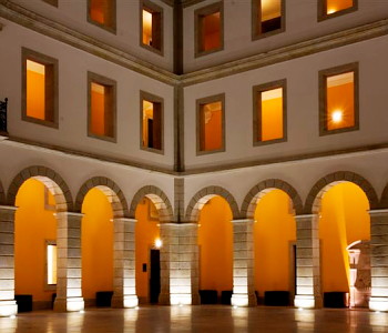 L'esterno di notte