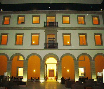 L'esterno di notte