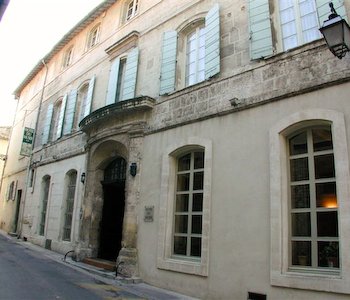La via dell'hotel