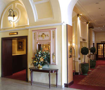 L'atrio dell'hotel