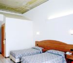 Camera tripla Camera tripla