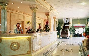 L'atrio dell'hotel L'atrio dell'hotel