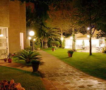 L'esterno di notte