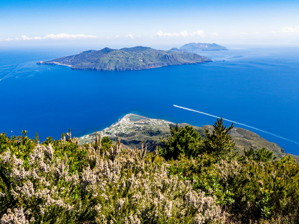 7 isole per una sola vacanza: l'arcipelago d'autore del Mediterraneo è la vera meta da sogno del Bel Paese