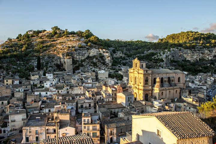On the road nella Sicilia orientale: alla scoperta dei luoghi più belli dell'isola più grande d'Italia