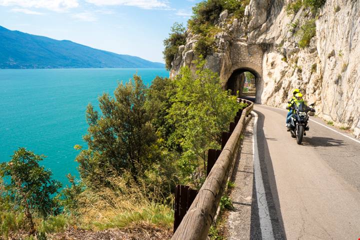 Viaggiare in moto: cosa portare
