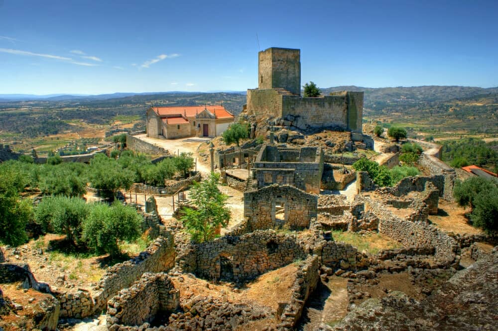 Dal borgo-anfiteatro alla città stellata che sembra Palmanova: quali sono i borghi da fiaba del Portogallo