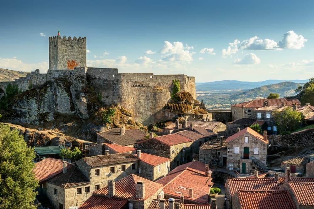 Dal borgo-anfiteatro alla città stellata che sembra Palmanova: quali sono i borghi da fiaba del Portogallo