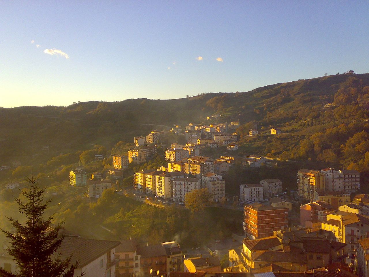 1280px-Panorama_verbicaro