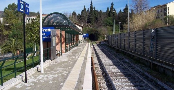 fermata_ferroviaria_fratte-villa_comunale