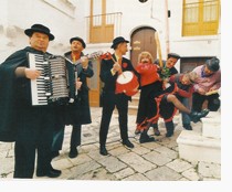 un_gruppo_di_"propagginanti"_pti_e_musici_satirico-dialettali