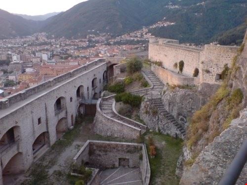 Spino Fiorito - Le Piccoli Grandi Italie del Bicchiere Massa Carrara