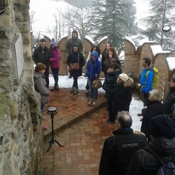 gruppo_in_visita_alla_rocca_di_montalfeo