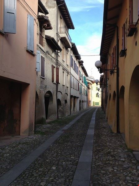 Ciccioli in Piàsa San Martino in Rio