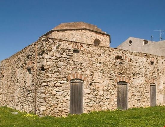 Alla scoperta del Borgo di Rometta e delle Grotte Saracene Rometta