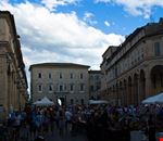 piazza_del_popolo_durante_il_mercatino piazza_del_popolo_durante_il_mercatino