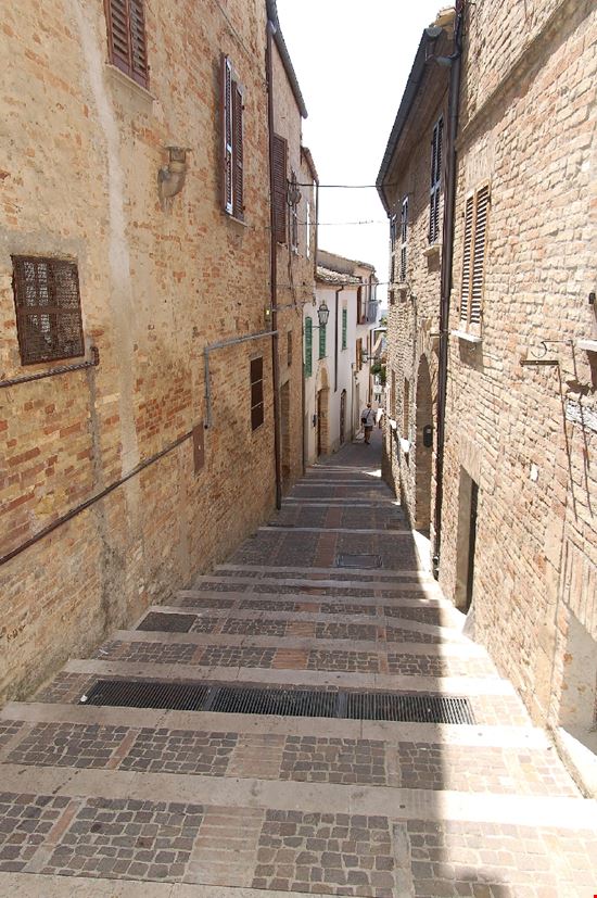 Pinta tra i Dipinti Atri