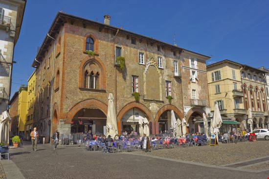 PAVIA CULINARIA: SULLE ALI DI UNA COLOMBA Pavia