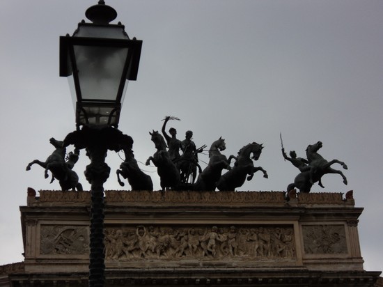 particolare del teatro politeama