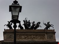 particolare del teatro politeama