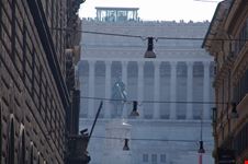 particolare dell altare della patria roma