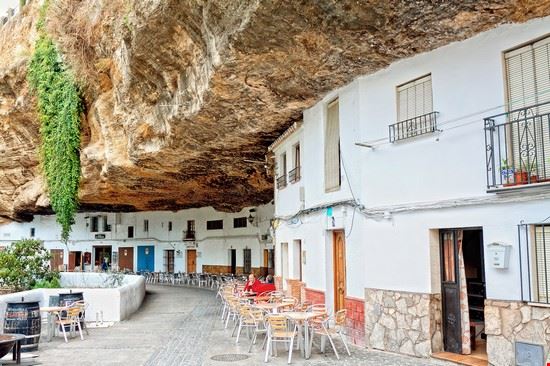 Architettura Popolare Setenil de las Bodegas Migel/Shutterstock.com Migel/Shutterstock.com