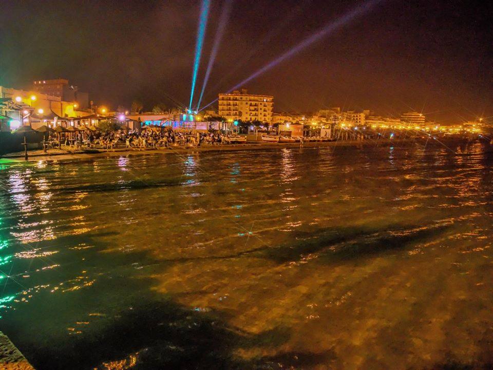 Lungomare pietre nere