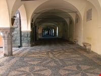 Ciottolato nella loggia del Palazzo Comunale