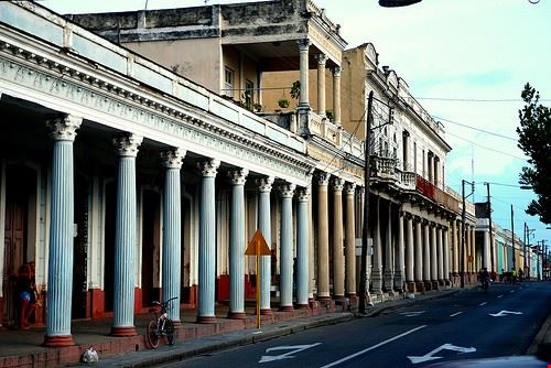 Cienfuegos - dwarfadam - dwarfadam - Attribution-NonCommercial-ShareAlike (http://creativecommons.org/licenses/by-nc-sa/2.0/)