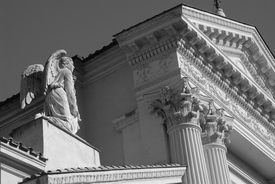 PARTICOLARE CHIESA FRONTE ARA PACIS