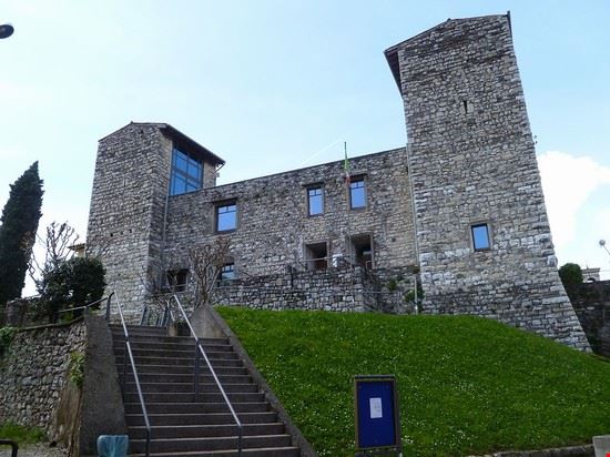 Castello Oldofredi - JoJan - JoJan - CC BY 3.0