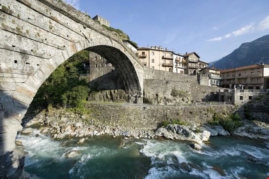 Ponte di pietra Aosta Claudio Giovanni Colombo Claudio Giovanni Colombo