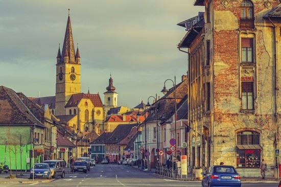 Piazza Huet Sibiu Photosebia/Shutterstock.com Photosebia/Shutterstock.com