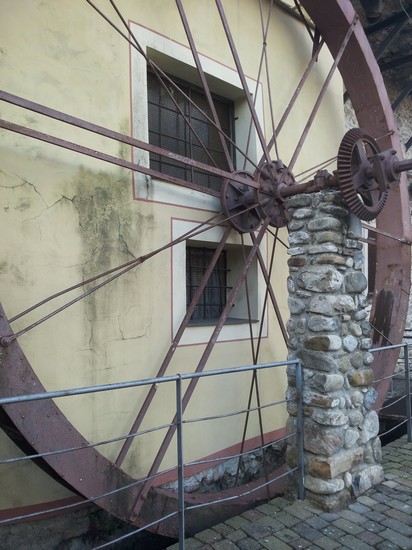 Ruota dell'antico mulino ( paese vecchio)