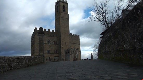 Castello dei Conti Guidi Castello dei Conti Guidi  