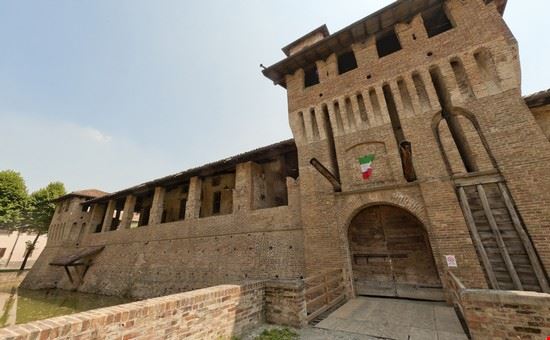 Castello di Pagazzano Castello di Pagazzano Shutterstock.com 