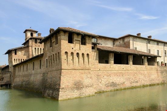 Castello di Pagazzano Castello di Pagazzano Shutterstock.com 