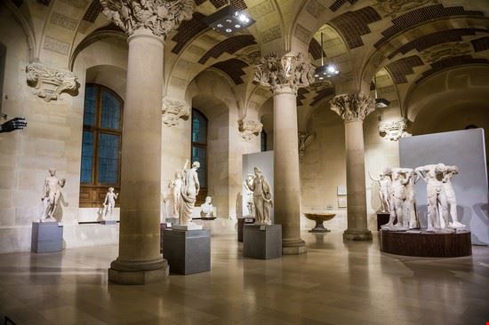 Louvre Museum Paris S-F / Shutterstock.com S-F / Shutterstock.com