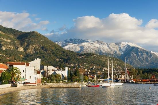  Tivat Shutterstock.com 