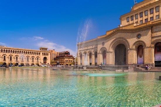 Piazza della Repubblica - Shutterstock.com