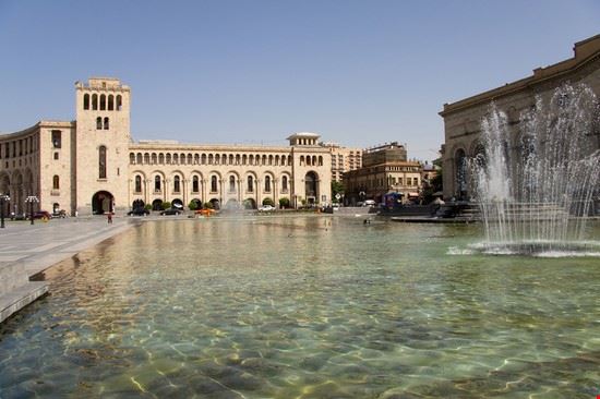 Piazza della Repubblica Yerevan Doin Oakenhelm - Shutterstock.com Doin Oakenhelm