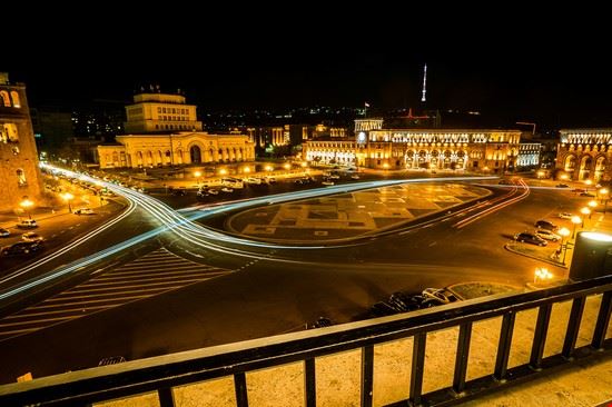 Piazza della Repubblica Yerevan Bong - Shutterstock.com Bong