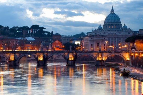 La città dei ponti, visita notturna Roma tenjitsu - Shutterstock.com tenjitsu