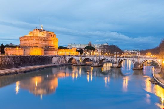 La città dei ponti, visita notturna Roma tichr / Shutterstock.com tichr / Shutterstock.com