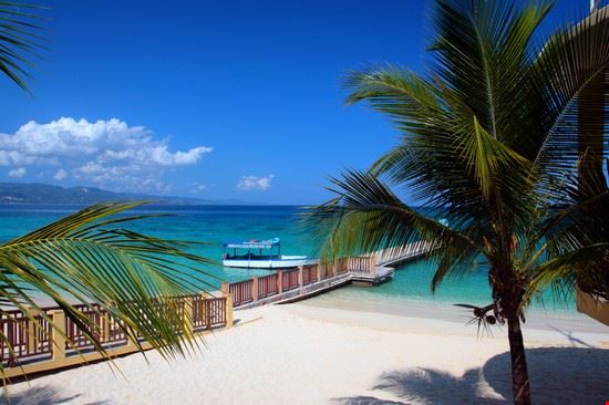 Doctor Cave Beach - CO Leong - CO Leong - Shutterstock.com