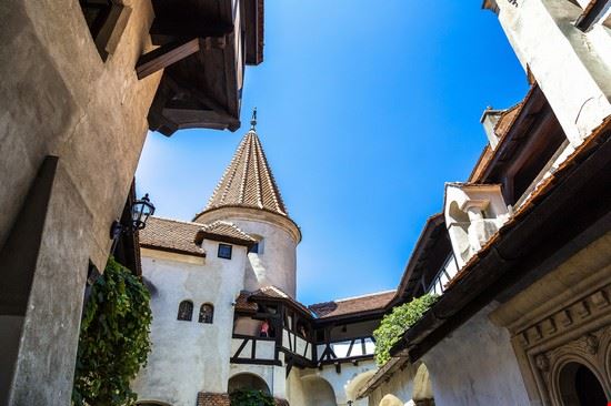Castello di Bran Brasov S-F - Shutterstock.com S-F