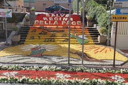 Scalinata addobbata per la festa patronale 15/settembre/2015