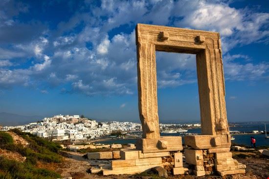 La Portara Naxos evantravels - Shutterstock.com evantravels