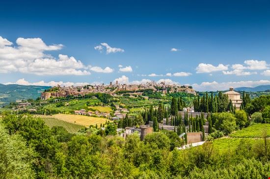  Orvieto canadastock - Shutterstock.com canadastock