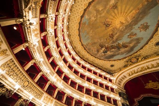 Teatro San Carlo  Napoli photogolfer / Shutterstock.com photogolfer / Shutterstock.com
